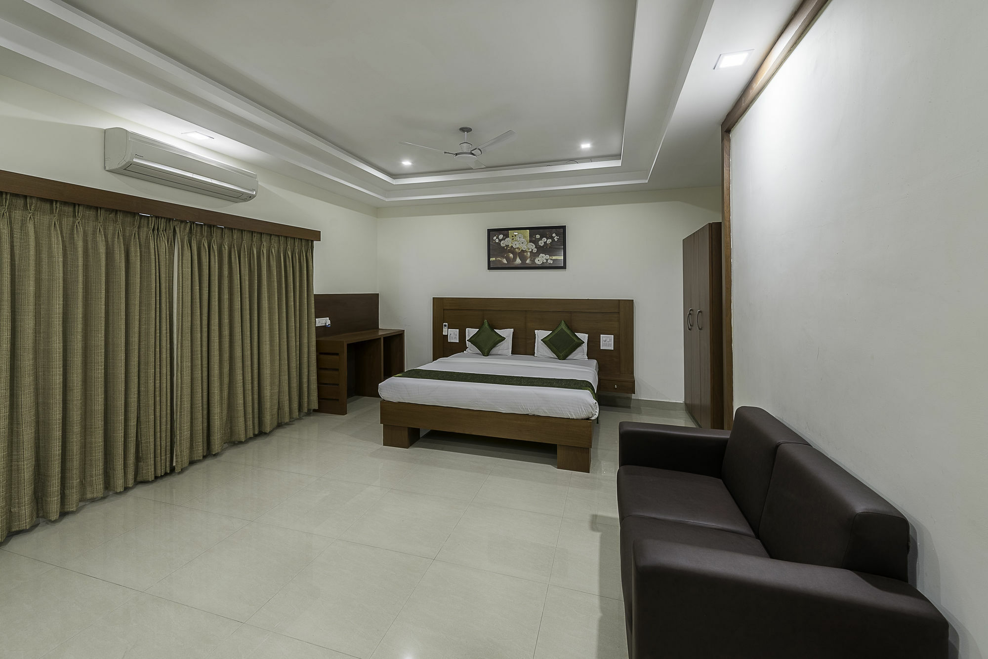 Treebo Trend Hotel Jp Plaza Nampally Hyderabad Exterior foto