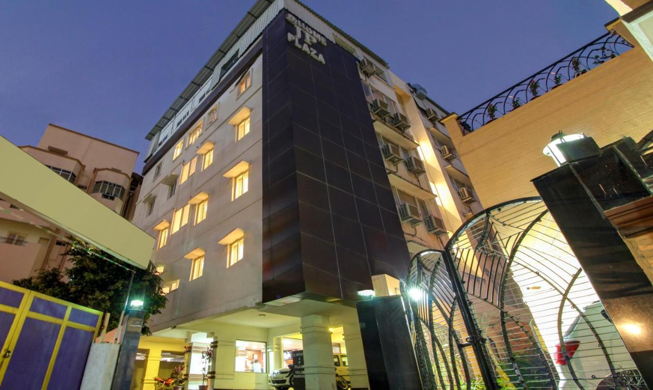 Treebo Trend Hotel Jp Plaza Nampally Hyderabad Exterior foto